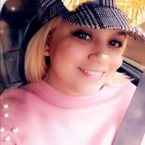 Meet your Posher, Dee